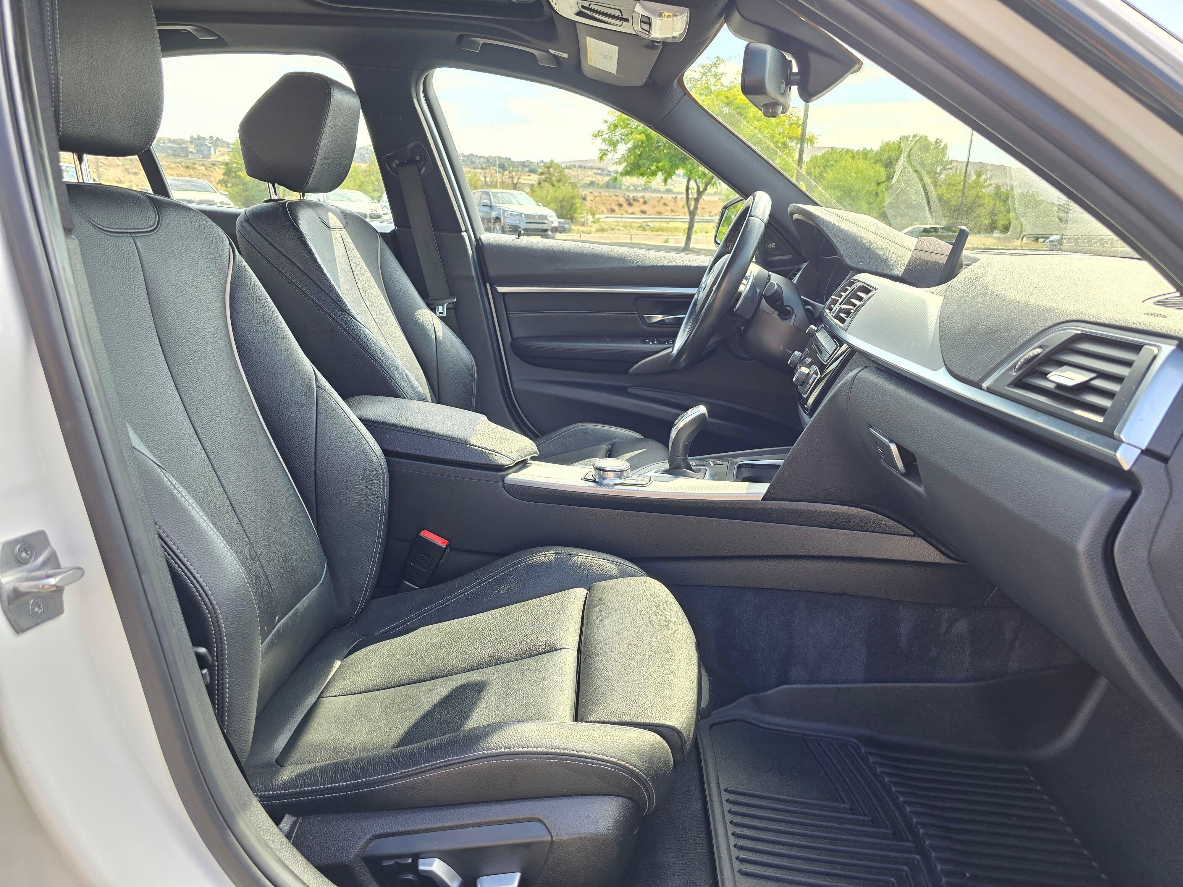 Used 2018 BMW 340i xDrive Sedan AWD/4WD image 14
