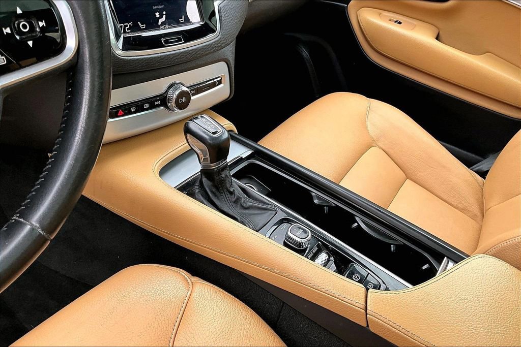 Used 2017 Volvo XC90 T6 Momentum w/ Vision Package AWD/4WD image 18