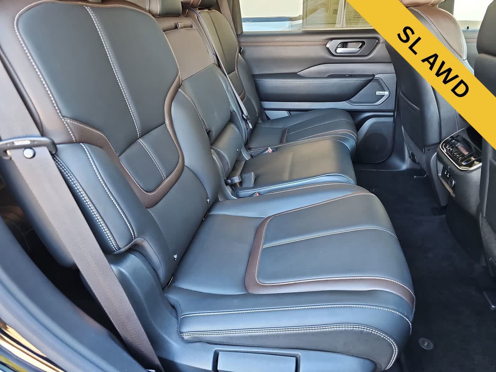 Used 2025 Nissan Armada SL AWD/4WD image 17