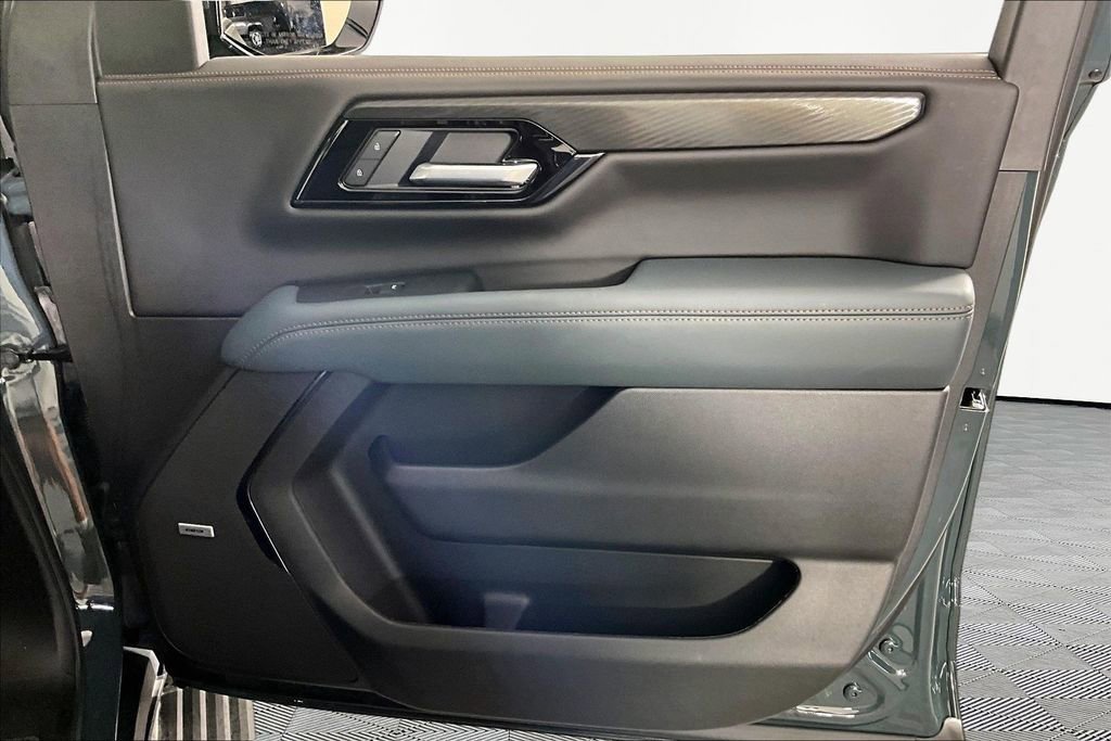 Used 2025 GMC Yukon AT4 w/ AT4 Premium Plus Package AWD/4WD image 28
