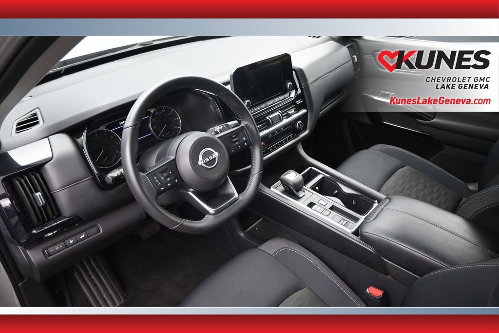 Used 2025 Nissan Pathfinder SV FWD image 19