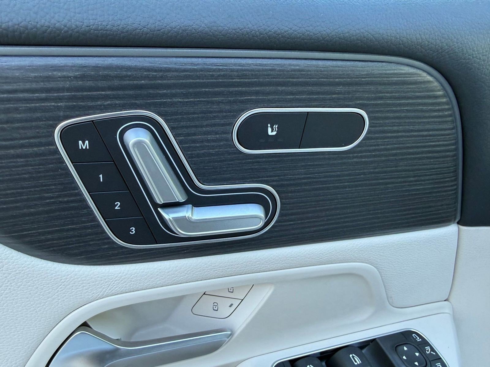 New 2026 Mercedes-Benz GLB 250 4MATIC image 13