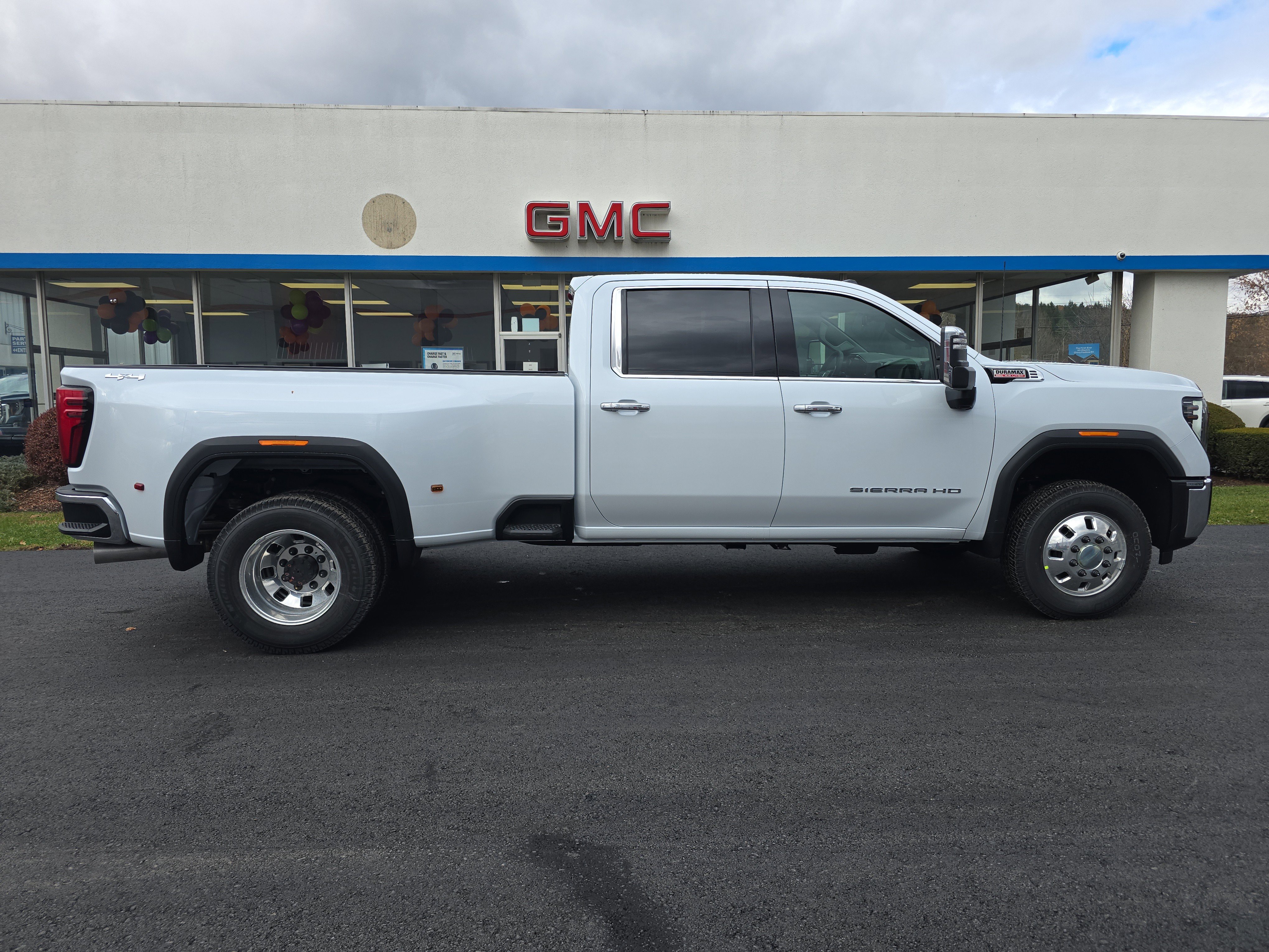 New 2026 GMC Sierra 3500 SLT w/ SLT Convenience Package image 2