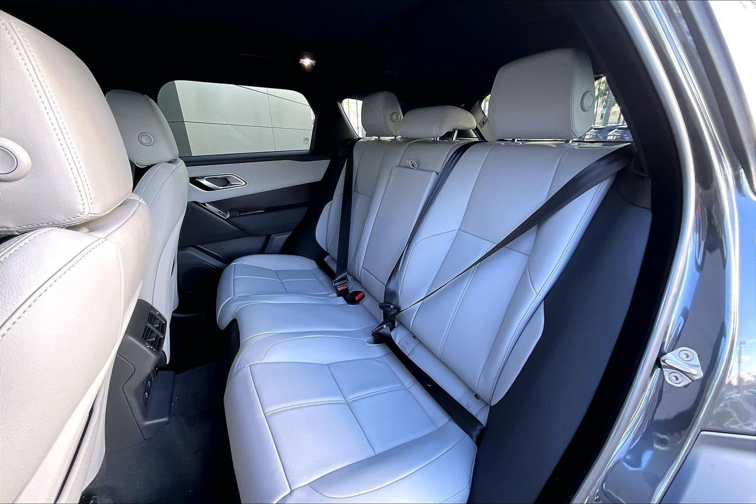 New 2026 Land Rover Range Rover Velar Dynamic SE image 10