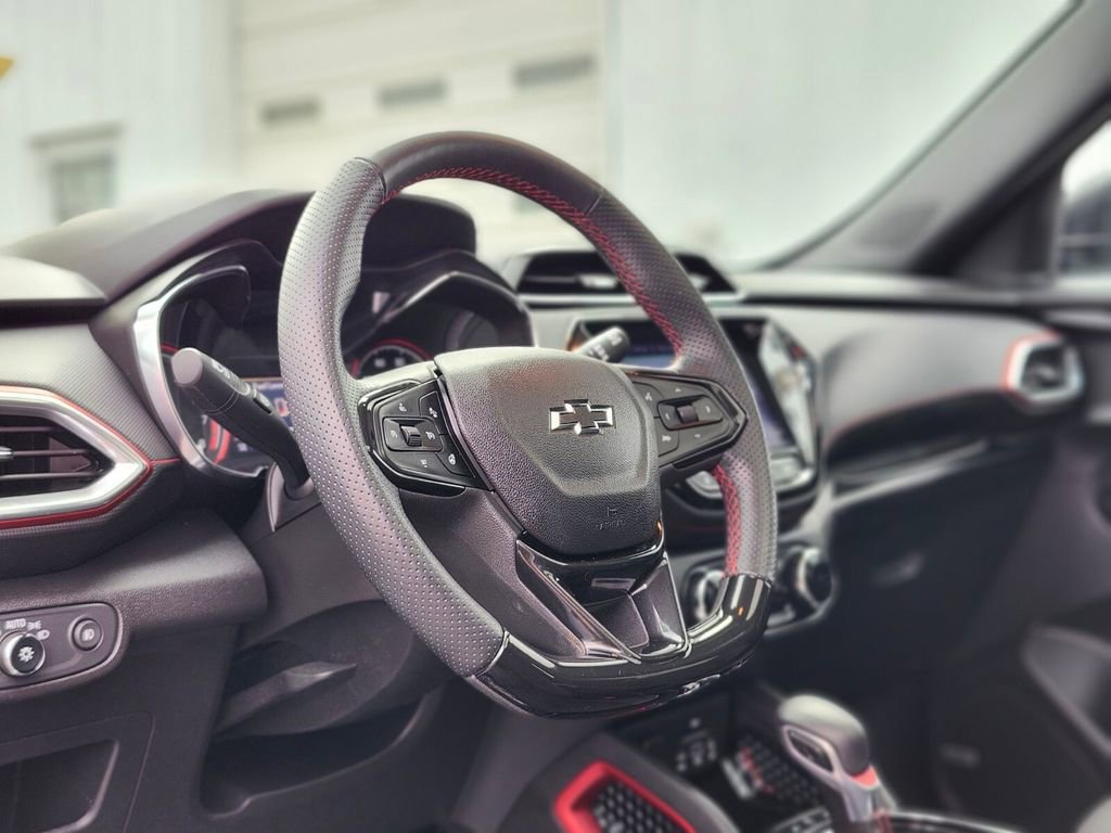 Used 2023 Chevrolet TrailBlazer RS w/ Sun and Liftgate Package image 17