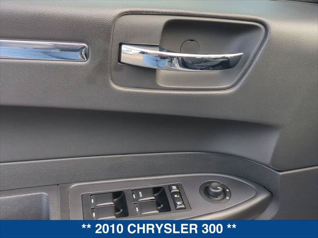 Used 2010 Chrysler 300 Touring RWD image 11