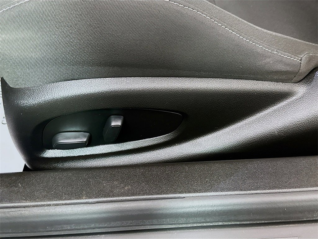 Used 2021 Chevrolet Camaro LT image 18