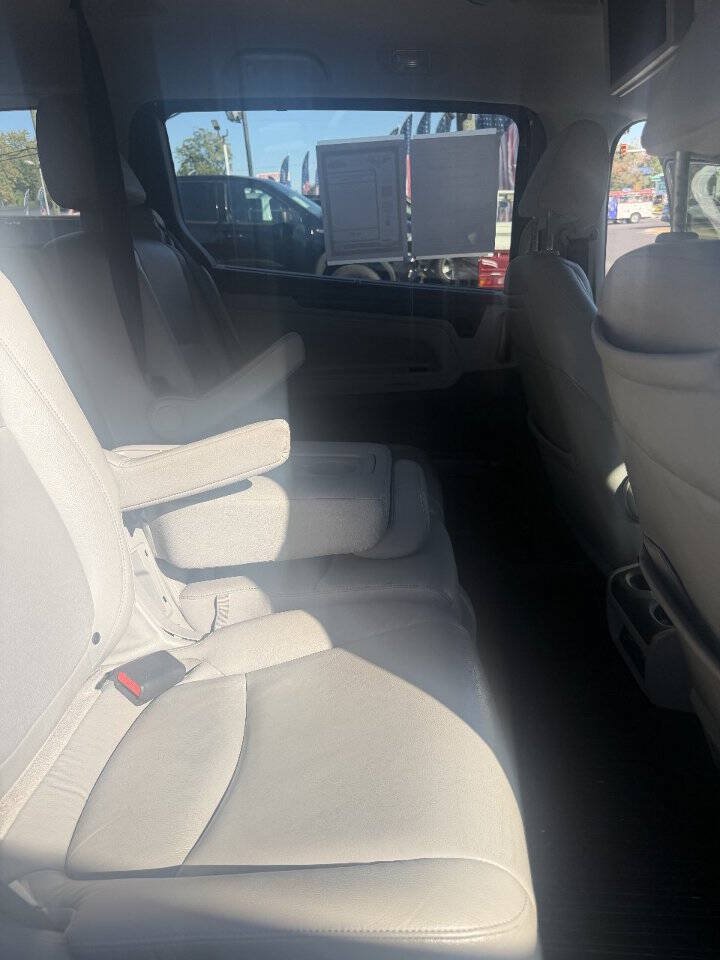 Used 2018 Honda Odyssey Elite image 6