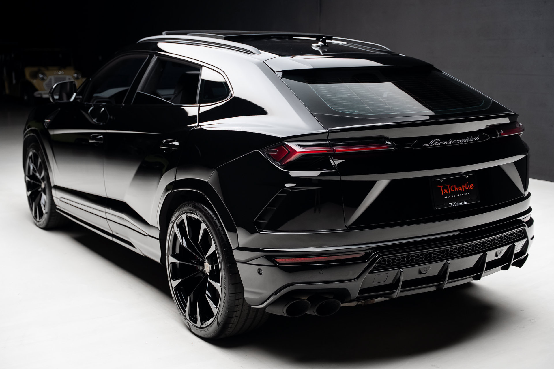 Used 2019 Lamborghini Urus AWD/4WD image 23