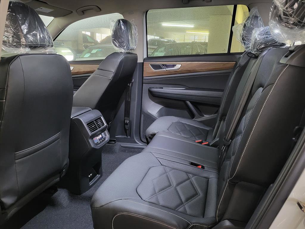 New 2026 Volkswagen Atlas SE image 12