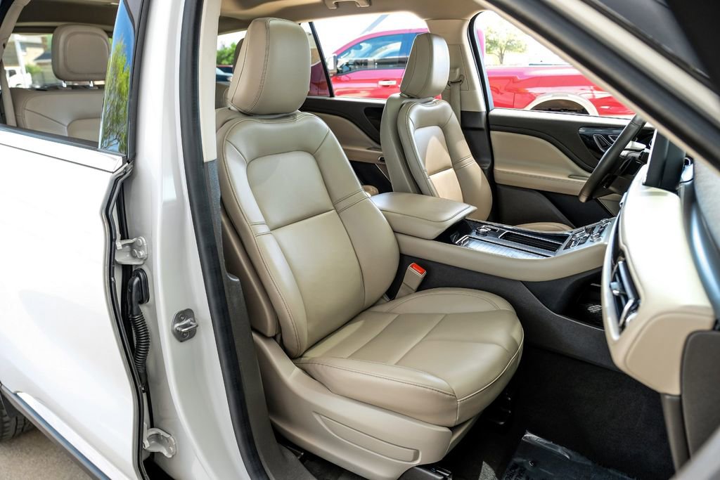 Used 2023 Lincoln Aviator AWD w/ Premium Package image 33