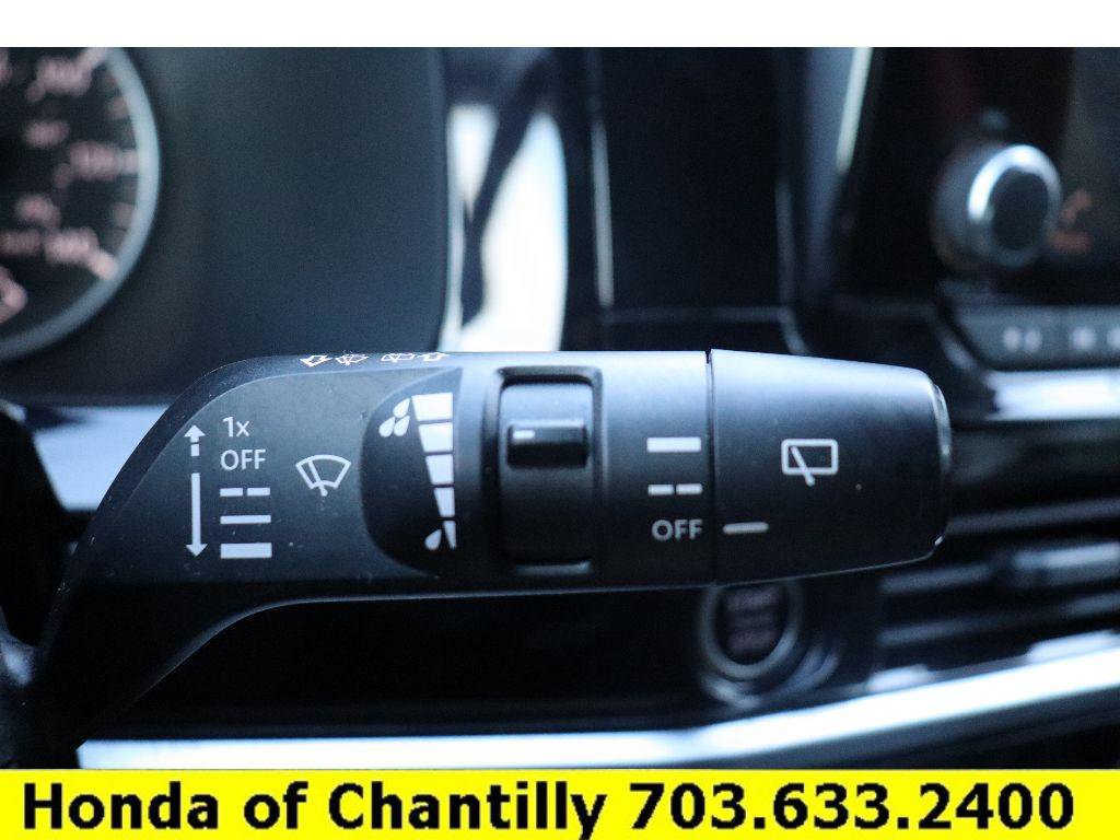 Used 2022 Nissan Pathfinder SV image 11