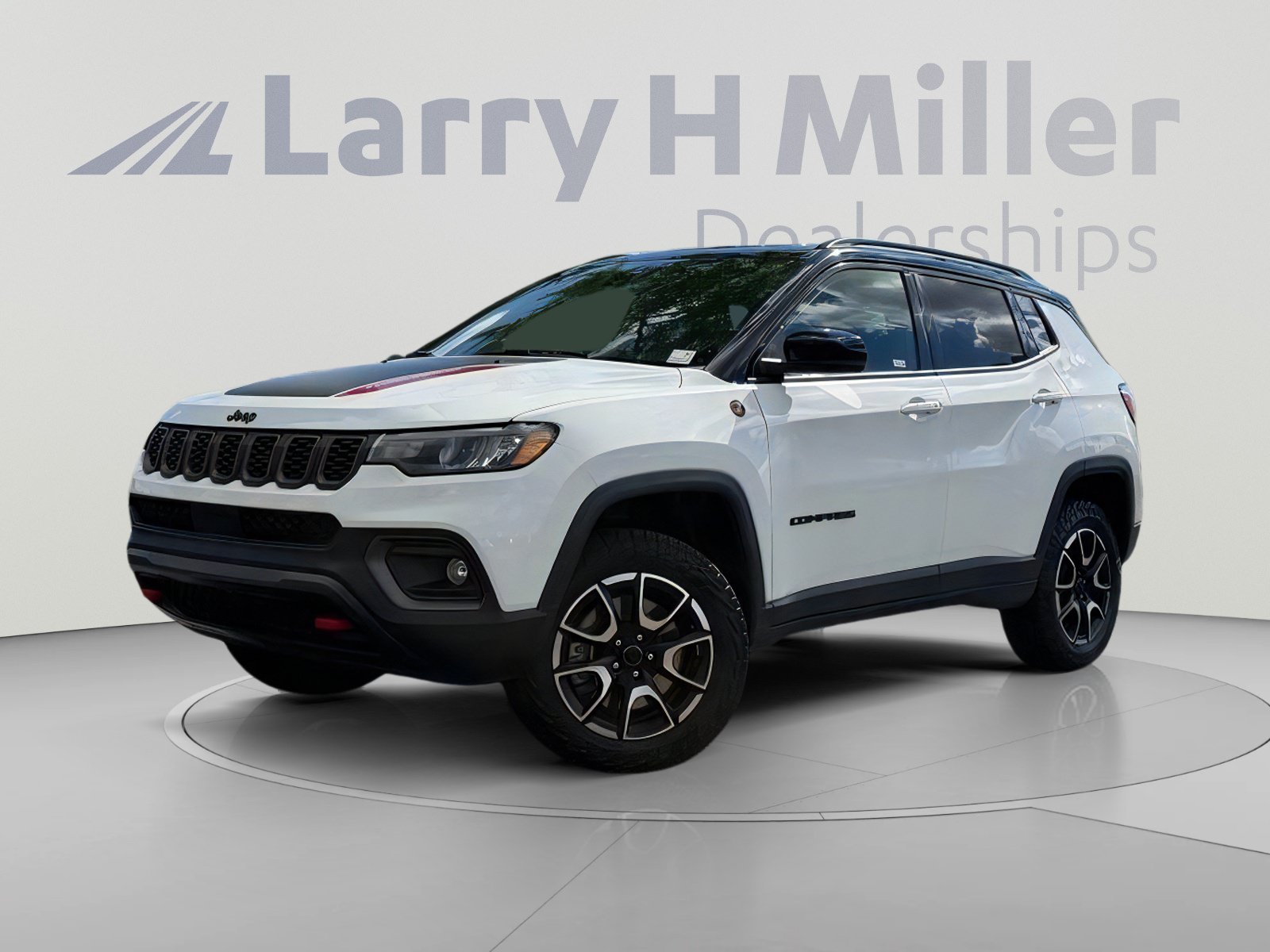 Used 2025 Jeep Compass Trailhawk AWD/4WD image 2