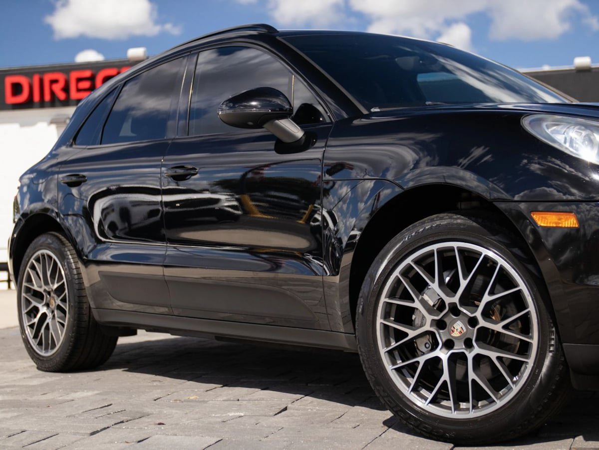 Used 2015 Porsche Macan S w/ Infotainment Package AWD/4WD image 2