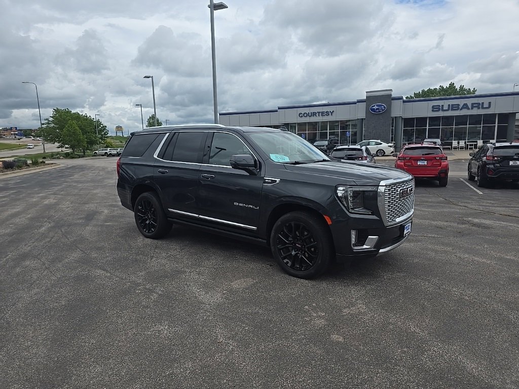 Used 2022 GMC Yukon Denali w/ Denali Premium Package image 2