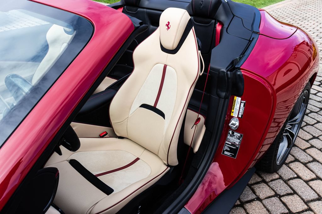 Certified 2025 Ferrari Roma Spider RWD image 41
