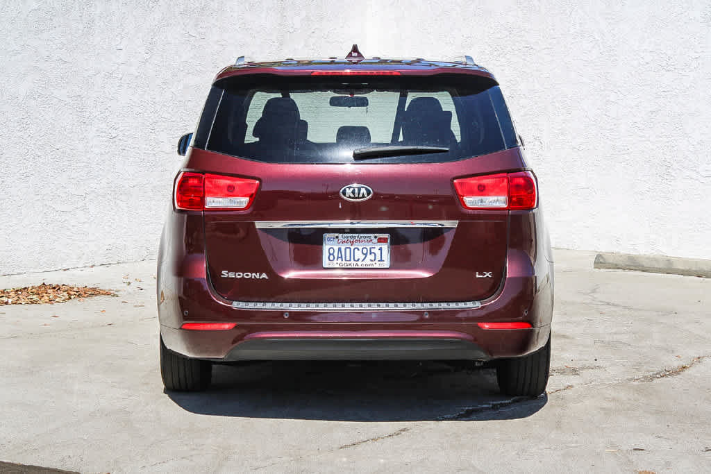 Used 2017 Kia Sedona LX w/ LX Essentials Premium Package FWD image 5