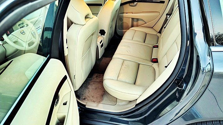 Used 2010 Volvo V70 image 17