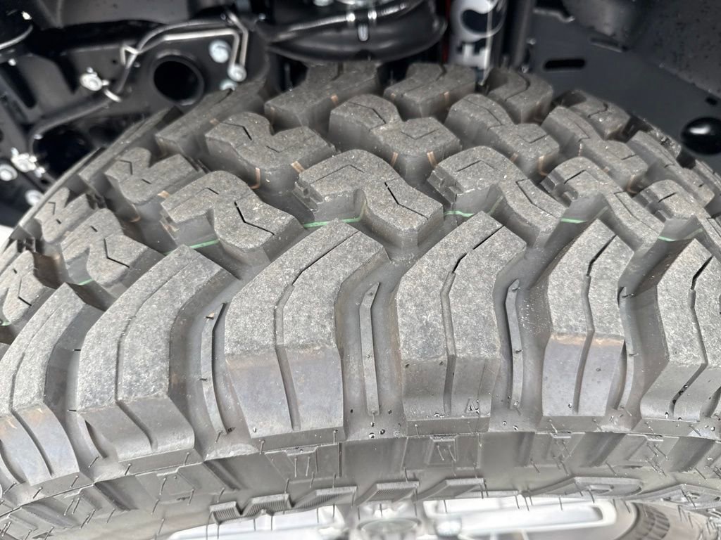 Used 2025 Jeep Gladiator Mojave w/ Convenience Group image 39