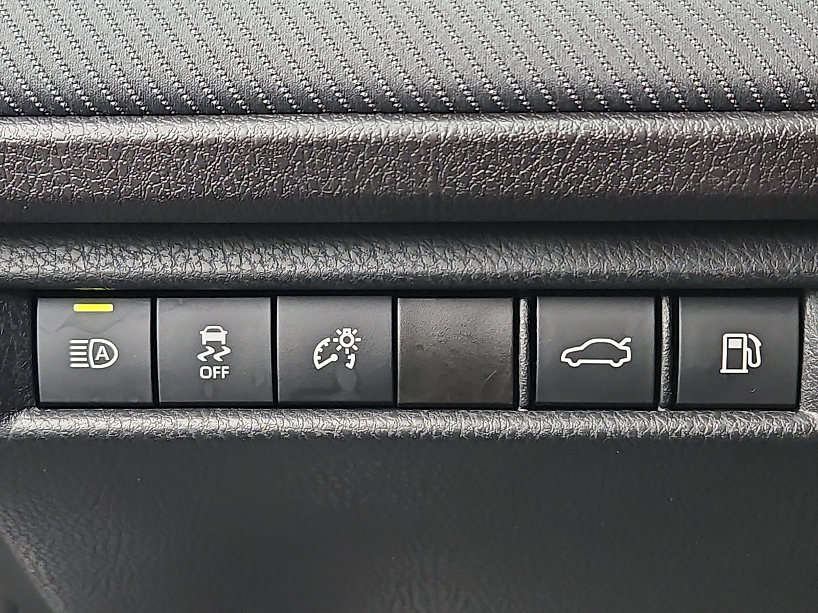 Used 2025 Toyota Camry SE image 25