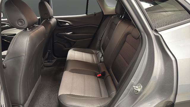 Used 2025 Chevrolet Trax LT FWD image 23