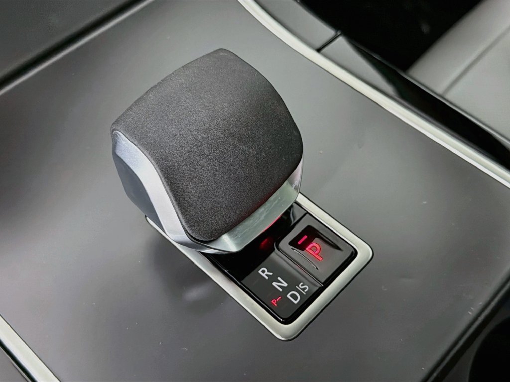 Used 2026 Land Rover Range Rover Velar S AWD/4WD image 17