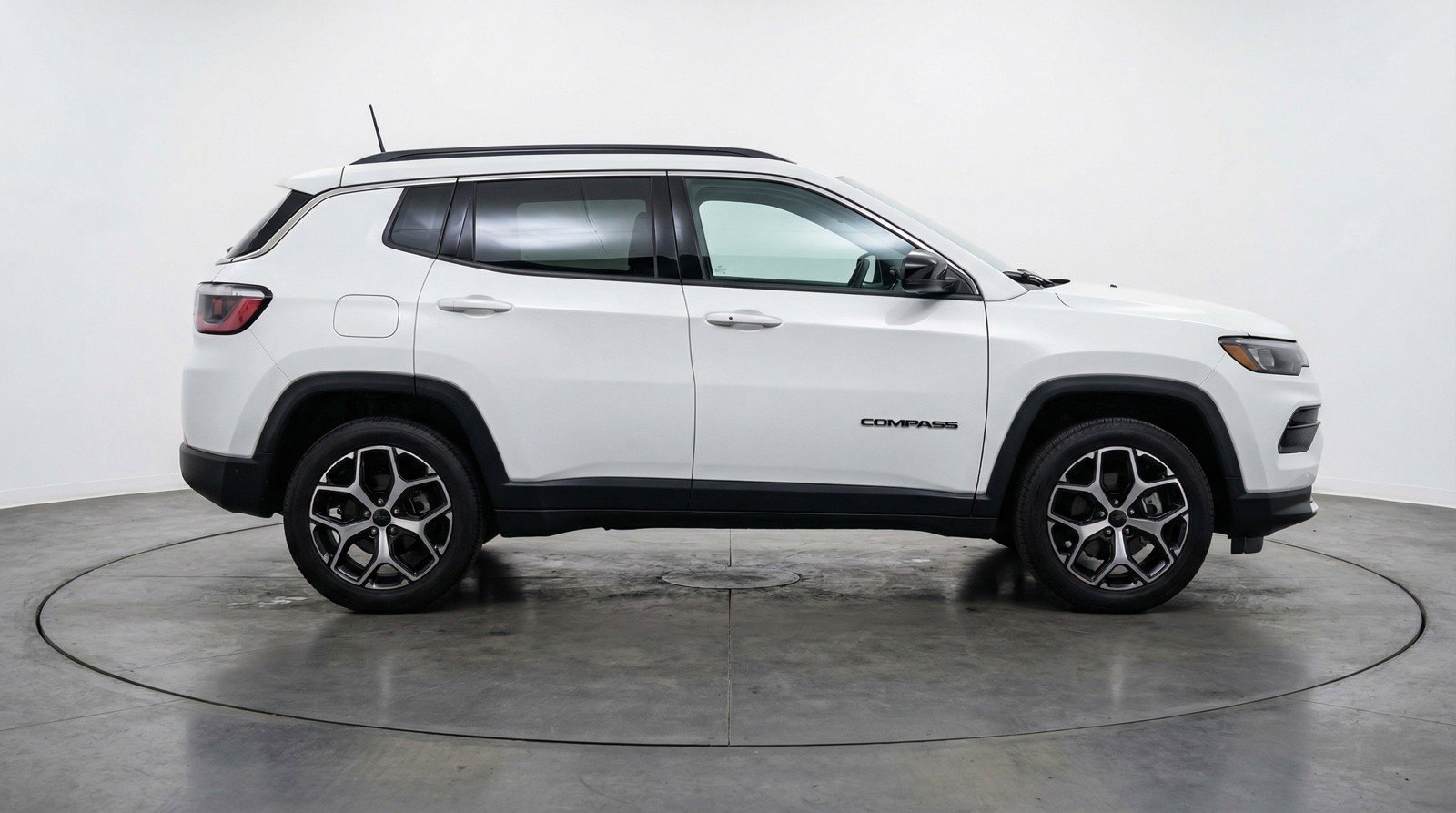 Used 2025 Jeep Compass Limited image 11