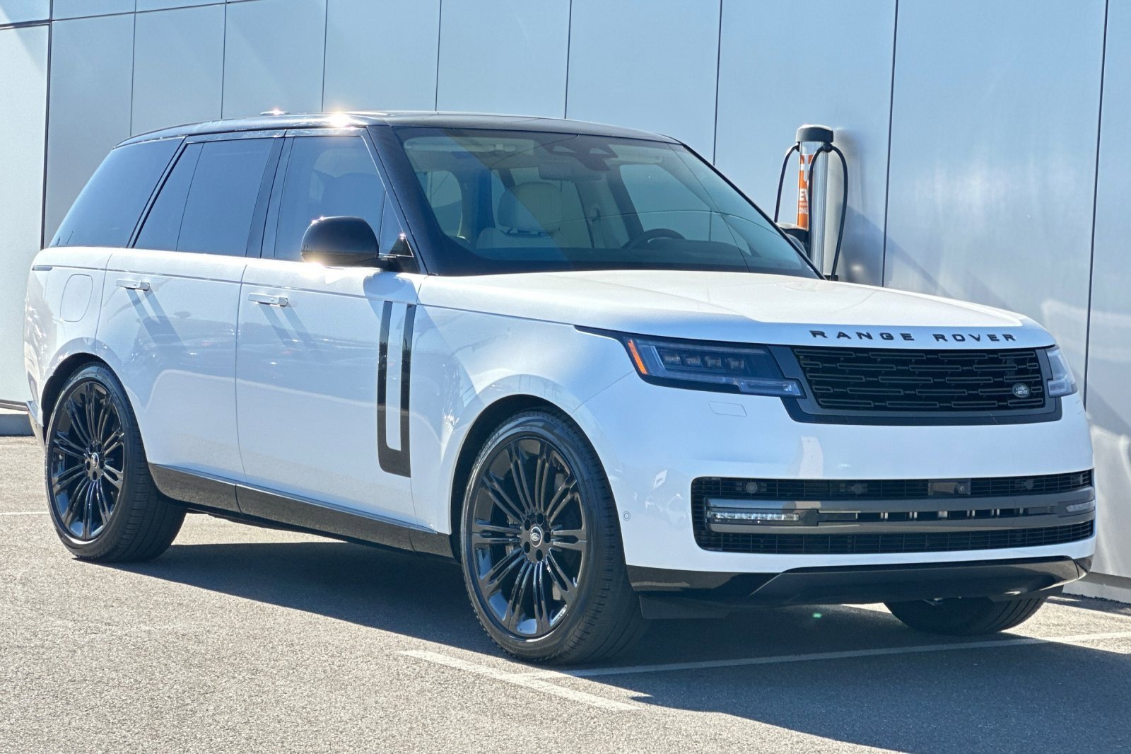 Certified 2024 Land Rover Range Rover SE image 7