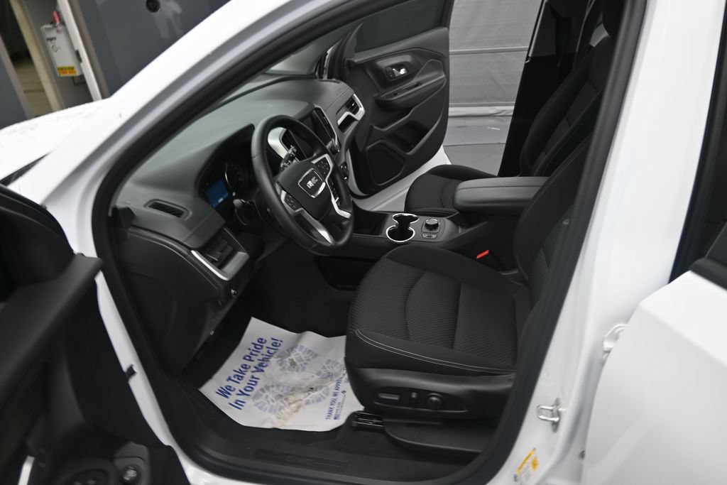 Used 2024 GMC Terrain SLE w/ Driver Convenience Package FWD image 18
