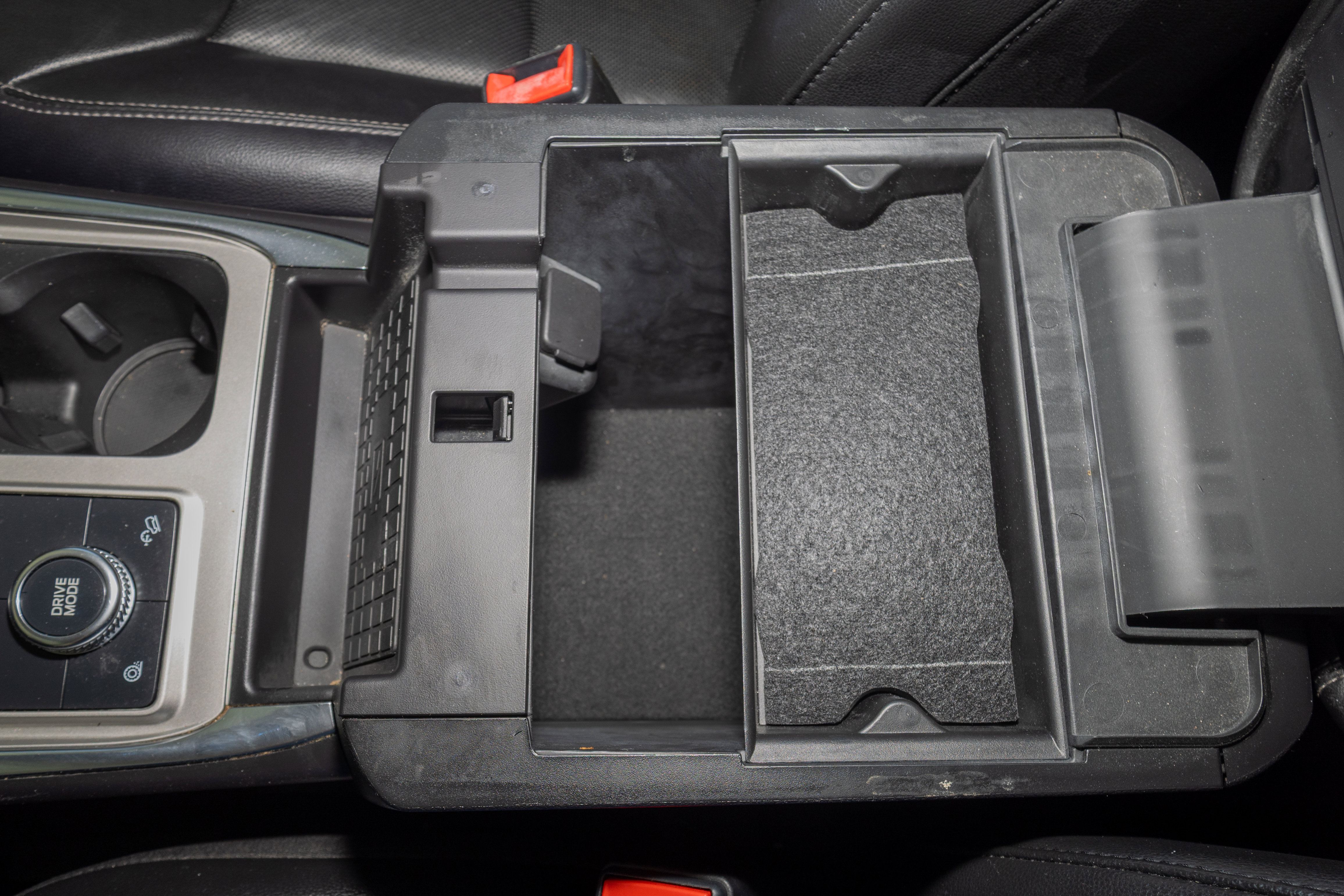 Used 2022 Ford Explorer Limited w/ Equipment Group 301A AWD/4WD image 16