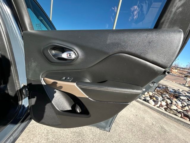 Used 2018 Jeep Cherokee Limited w/ Technology Group image 27