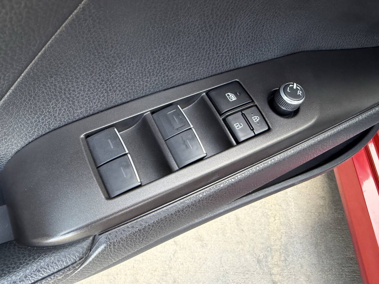 Used 2024 Toyota Camry XLE w/ Navigation Package AWD/4WD image 33