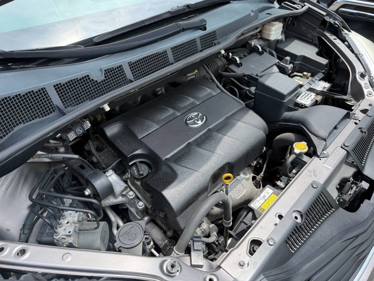 Used 2011 Toyota Sienna LE FWD image 39