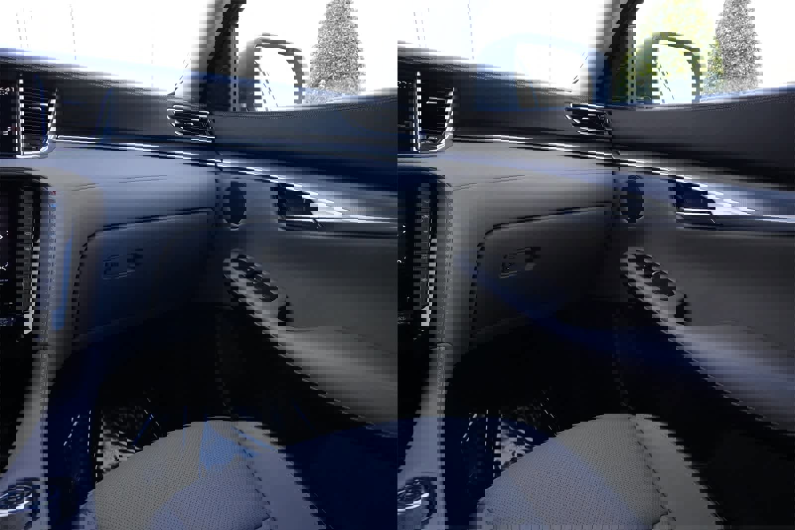 Certified 2023 INFINITI QX50 Luxe image 8