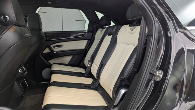Used 2019 Bentley Bentayga AWD/4WD image 17