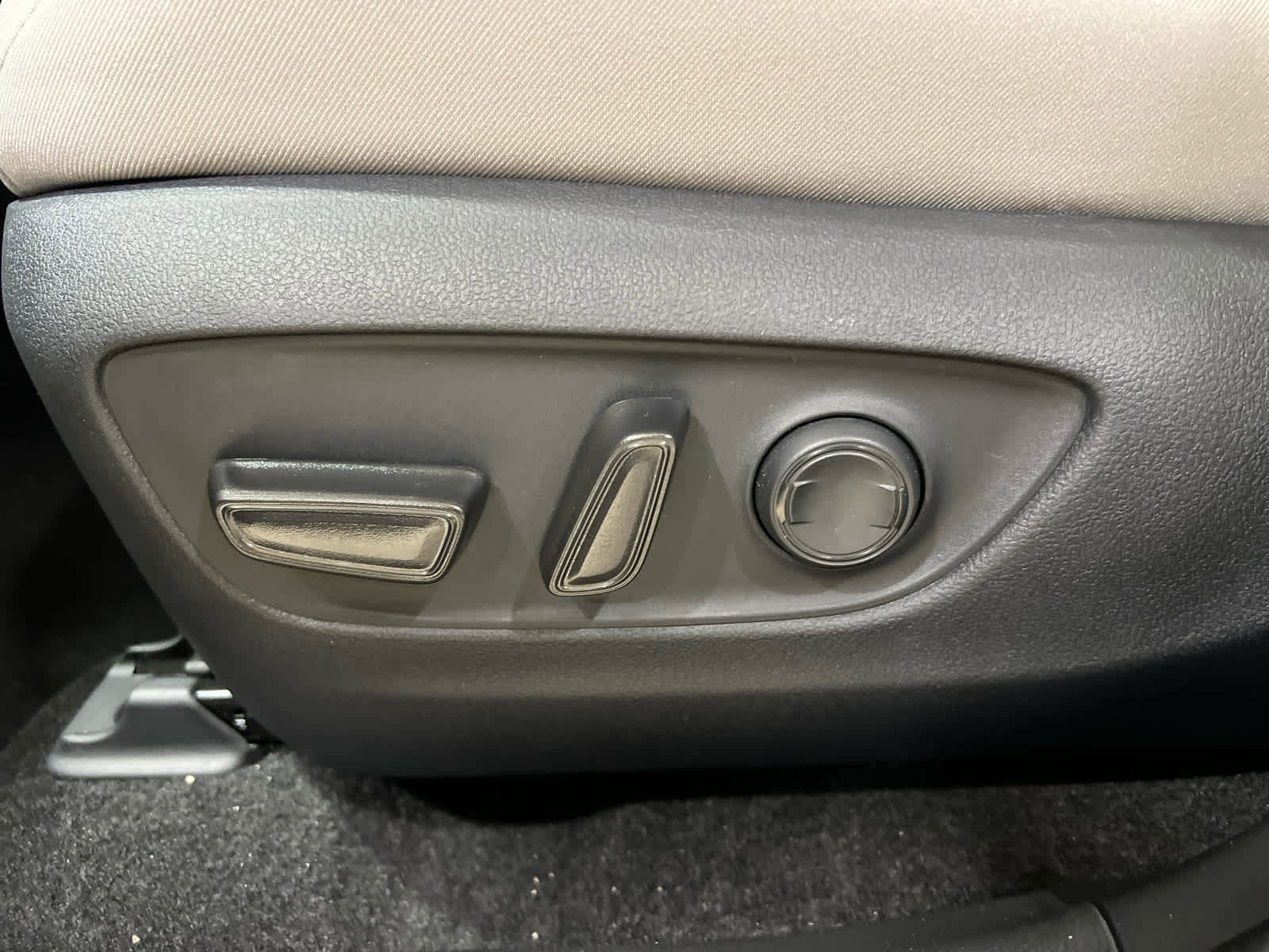 New 2025 Toyota RAV4 XLE w/ Convenience Package image 15