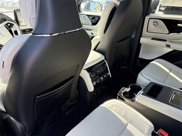 New 2025 Lincoln Aviator Black Label w/ Jet Appearance Package image 17