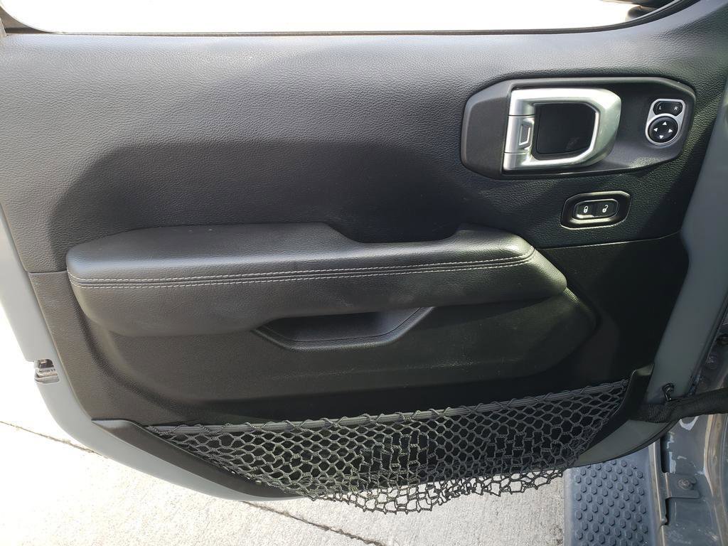 Used 2018 Jeep Wrangler Unlimited Sahara w/ Cold Weather Group image 16