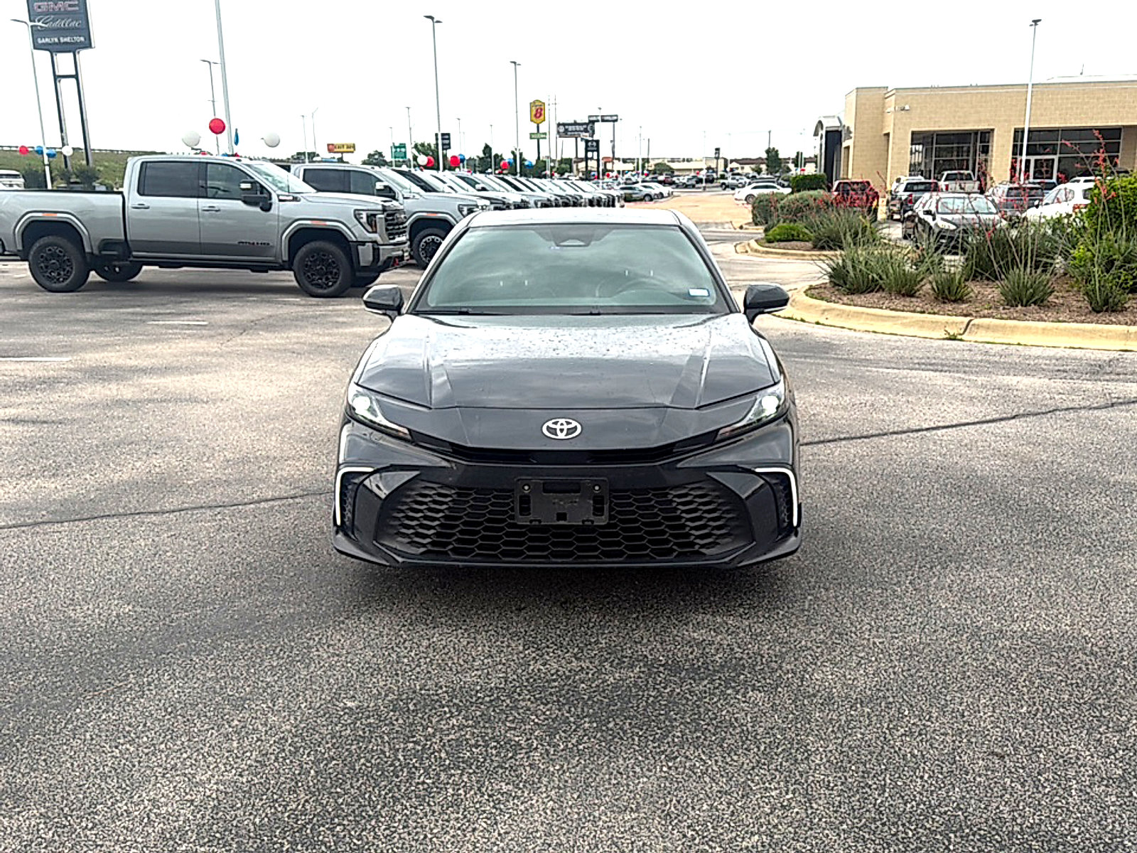 Used 2025 Toyota Camry SE w/ Convenience Package FWD image 2