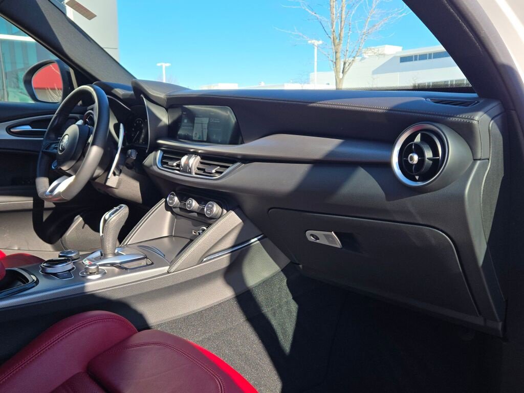 Used 2024 Alfa Romeo Stelvio Veloce image 7
