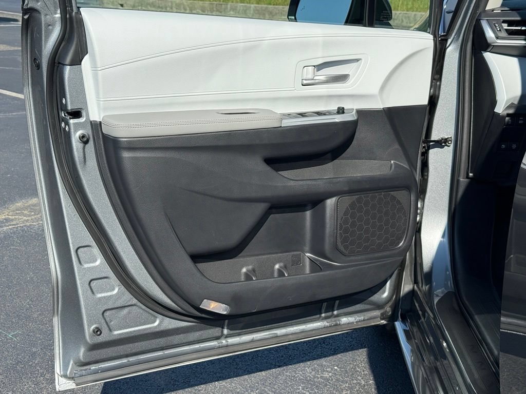Certified 2026 Toyota Sienna XLE AWD/4WD image 11
