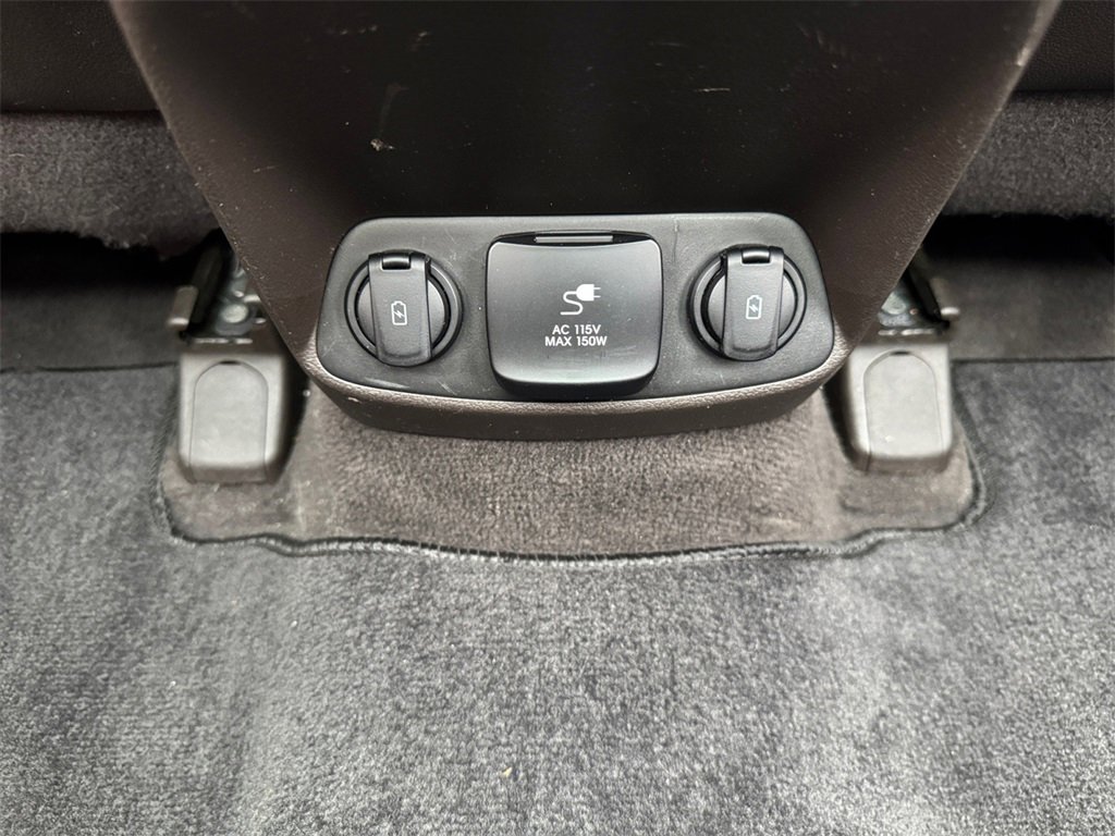 Used 2020 Hyundai Santa Fe Limited image 32