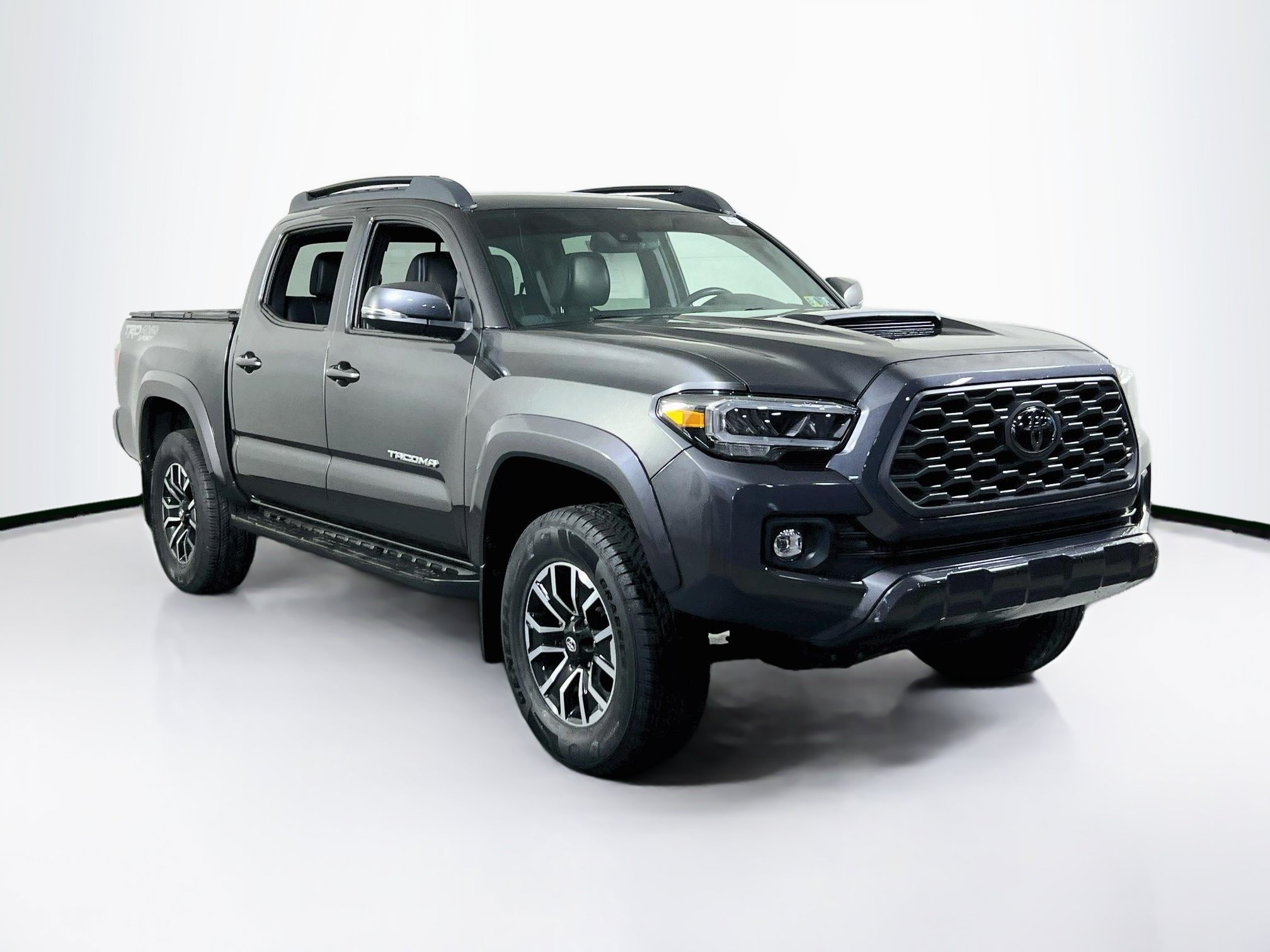 Used 2020 Toyota Tacoma TRD Sport w/ TRD Premium Sport Package AWD/4WD image 3