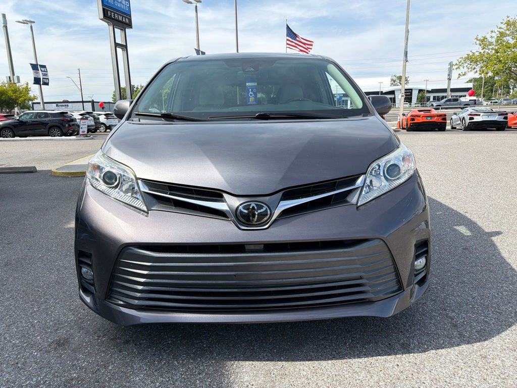 Used 2018 Toyota Sienna XLE w/ XLE Navigation Package FWD image 10