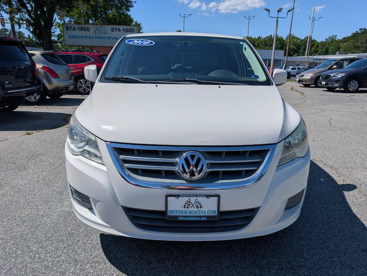 Used 2010 Volkswagen Routan SEL FWD image 14