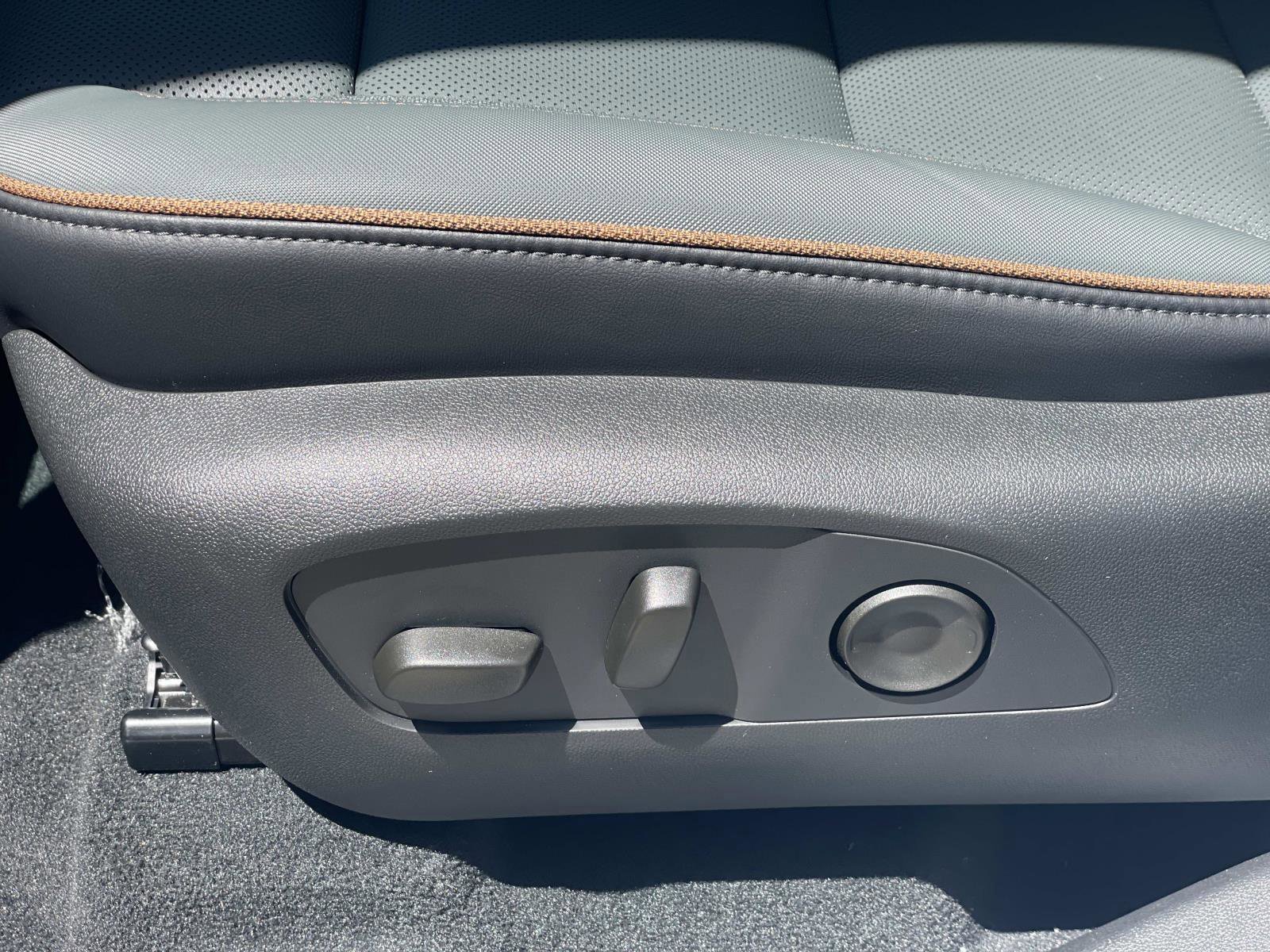 New 2026 GMC Acadia AT4 w/ Luxury Package AWD/4WD image 18