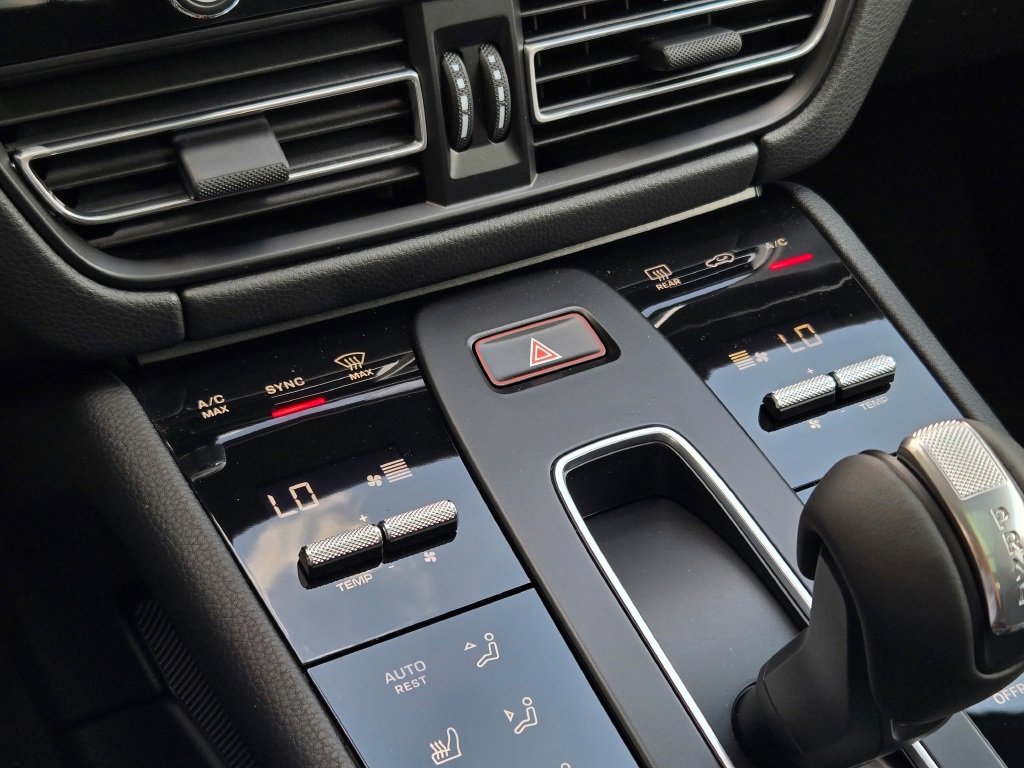 New 2026 Porsche Macan image 24