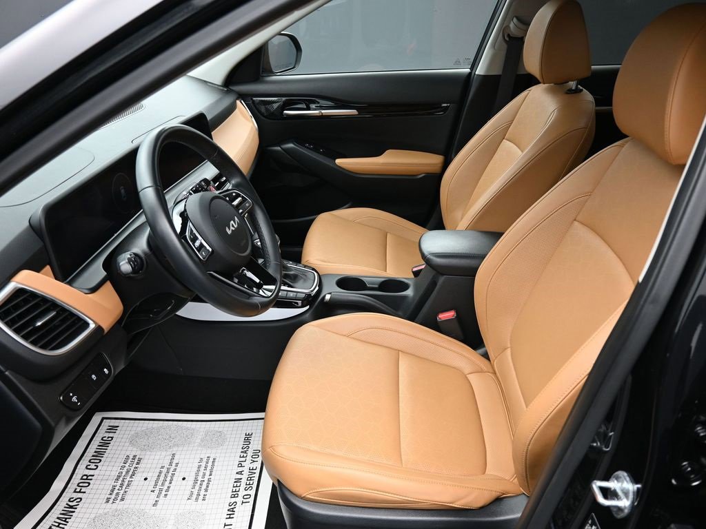 Used 2024 Kia Seltos EX image 11