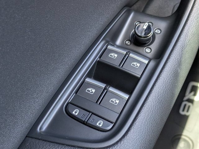 Used 2020 Audi Q8 Prestige w/ Prestige Package AWD/4WD image 21