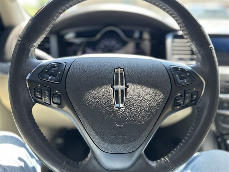 Used 2013 Lincoln MKS AWD image 19